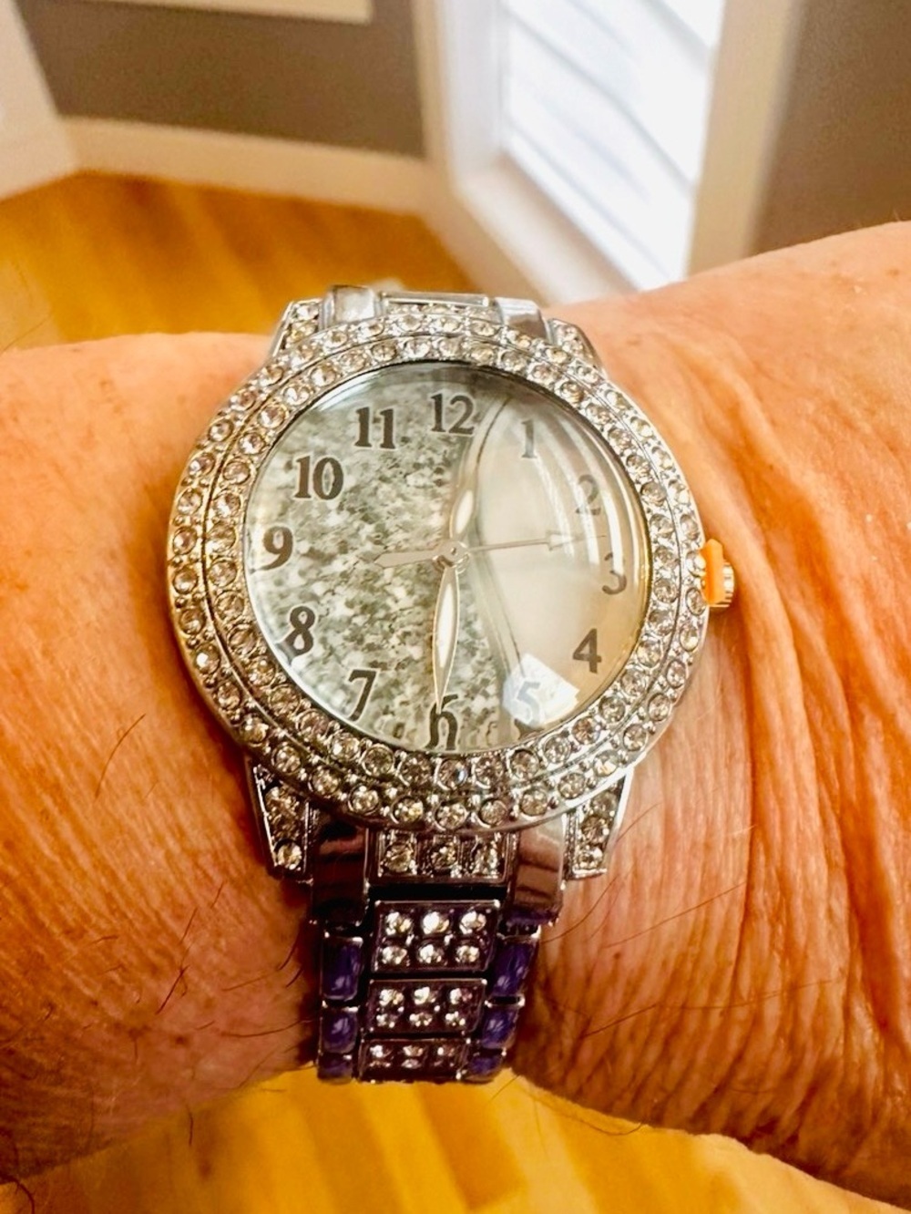 Crystal Accent Silver Tone Quartz Watch - Elegant Sparkle 🆕